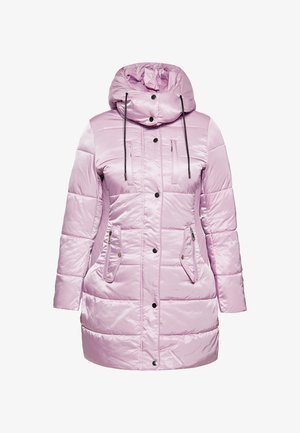 Lichtroze pufferjack met capuchon, verticale stiksels, twee ritszakken en zwarte drukknoopjes. Gladde, glanzende textuur.