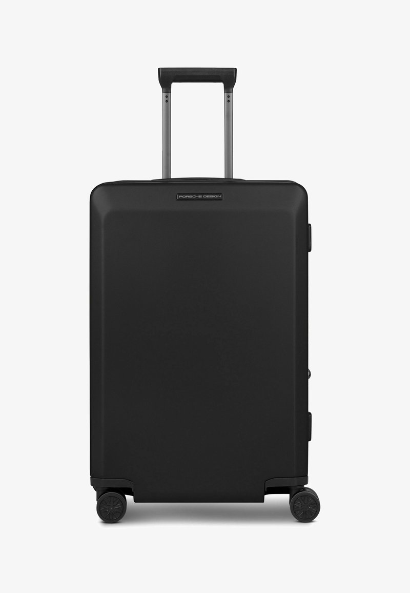 Schwarzer Hartschalenkoffer mit glatter Oberfläche, verstärkten Ecken, ausziehbarem Griff und vier drehbaren Rollen für einfache Mobilität.