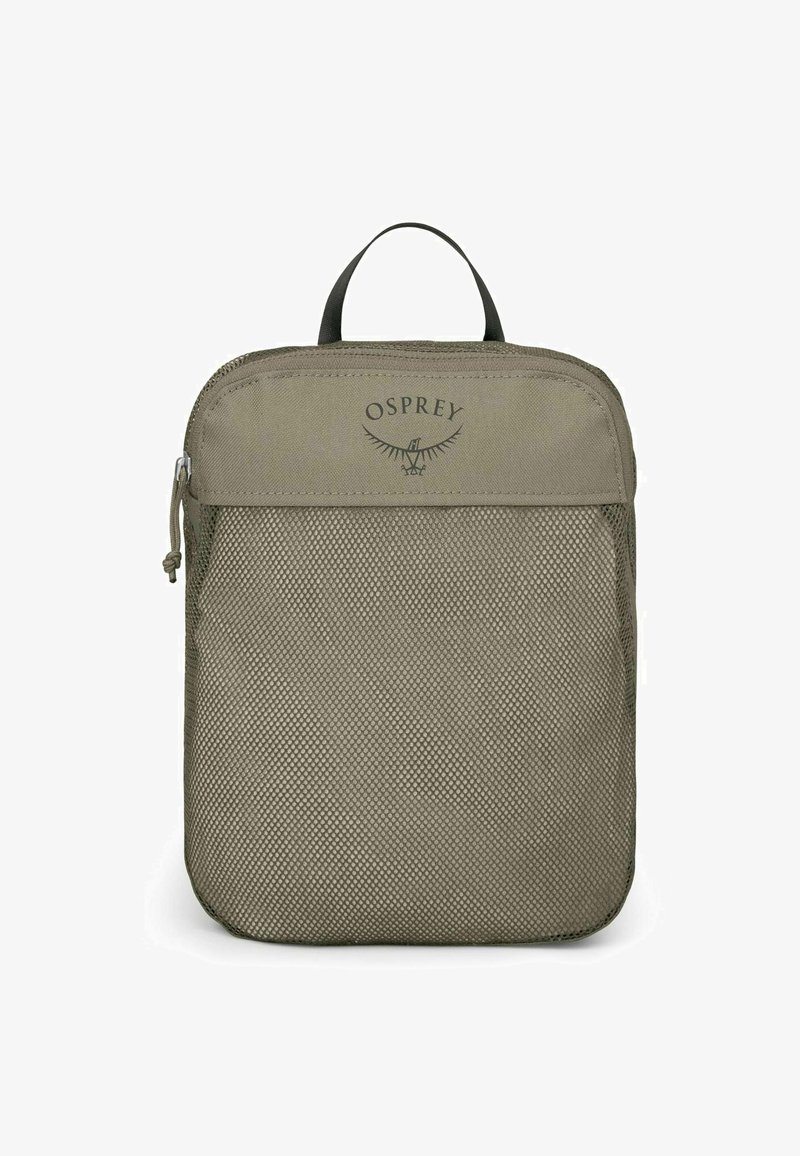 Olijfgroene nylon reistas met een gestructureerd gaasontwerp, ritssluiting en een handvat aan de bovenkant. Voorzien van Osprey branding op de voorkant.