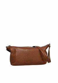 Sac bandoulière en cuir marron avec une sangle réglable et des coutures visibles, patch logo rectangulaire en relief centré à l'avant.