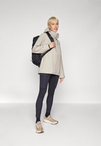 Berghaus HILLWALKER - Hardshell bunda - taupe