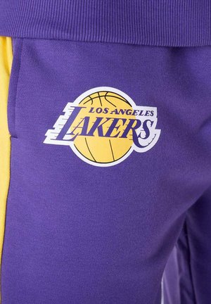 New Era, LOS ANGELES LAKERS NEW ERA NBA PANEL JOGGER JOGGINGHOSE LILA UNISEX - Pantaloni sportivi - lila