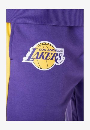 New Era, LOS ANGELES LAKERS NEW ERA NBA PANEL JOGGER JOGGINGHOSE LILA UNISEX - Pantaloni sportivi - lila