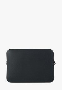 Custodia per laptop rettangolare nera con texture, angoli arrotondati e chiusura con cerniera su sfondo bianco.