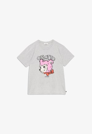 T-shirt en coton gris avec un graphique d'ours rose à contour noir et un nœud orange, portant l'inscription "ORSOTTO" en texte stylisé au-dessus.