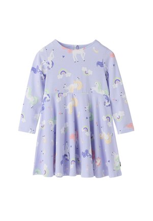 Lavendelkleurige jurk met lange mouwen en een uitlopende rok, versierd met kleurrijke eenhoorns, regenbogen, wolken en hartjes.