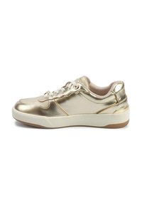 Madala tennis jalanõud metallik kullas, valged paelad, beež sisetald ja paks off-white tald pruunist väljast.