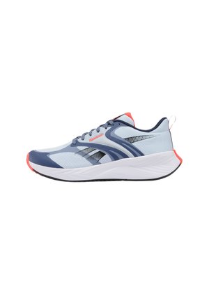 Hellblauer und marineblauer Laufschuh mit korallenfarbenen Akzenten, Mesh-Obermaterial, weißer gepolsterter Sohle und Reebok-Logo an der Seite, von außen betrachtet.