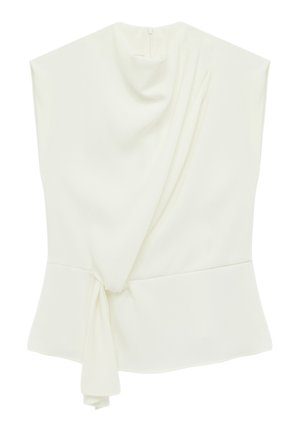 Blusa blanca sin mangas con detalle delantero drapeado y nudo lateral, ajuste entallado y cierre pequeño con cremallera en la espalda.