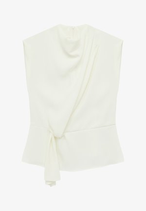 Blusa blanca sin mangas con detalle delantero drapeado y nudo lateral, ajuste entallado y cierre pequeño con cremallera en la espalda.