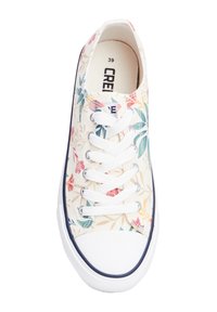 Zapatillas de lona con estampado floral sobre un fondo crema, con cordones blancos y suela de goma azul marino. El diseño presenta hojas y flores coloridas. Talla 39.