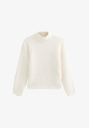 Maglione bianco, soffice, lavorato a maglia, con un collo alto, taglio leggermente corto e maniche lunghe. Pattern testurizzato su tutto il tessuto.