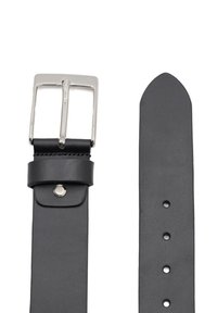 Zwarte leren riem met een zilveren rechthoekige gesp, gladde textuur, spitse punt en meerdere gaten voor aanpassing.