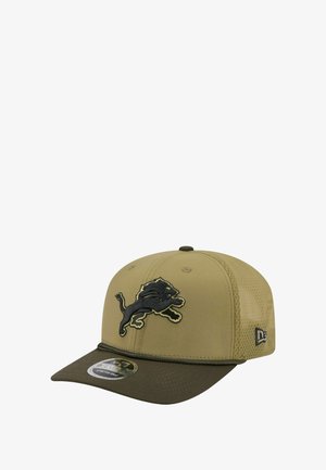 Khaki cap with a structured design, featuring a raised black lion logo. Made of textured material, with a contrasting dark green brim.