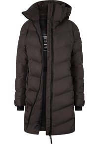 Tmavě hnědý dlouhý prošívaný kabát s kapucí, částečně rozepnutý přední zip, boční kapsy a manžety na knoflíky.