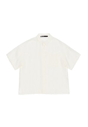 Short-sleeve, collared shirt made of light fabric in off-white with vertical stripes and a pocket on the left chest.