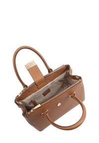 Bruine leren handtas met een gestructureerde vorm, gouden hardware details, een rits bovenaan en een beige interieurvoering. Twee handvaten bevestigd.