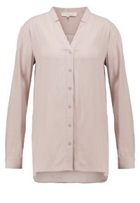 Blouse rose clair à manches longues avec col en V, fermeture boutonnée devant, légers plis aux épaules et ourlet légèrement arrondi.