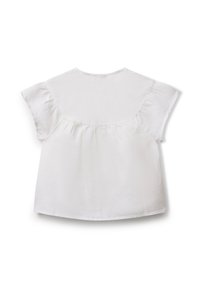 Top de algodón blanco de manga corta con escote redondeado, canesú en la parte trasera y detalles fruncidos en la parte inferior. Textura suave y corte holgado.