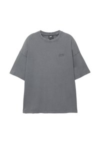 Grå kortærmet t-shirt med rund halsudskæring, lavet af bomuld, med et diskret logo broderet på brystet. Blød tekstur.