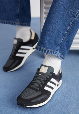 adidas Originals LA TRAINER UNISEX - Sneaker low - core black/beige/footwear white