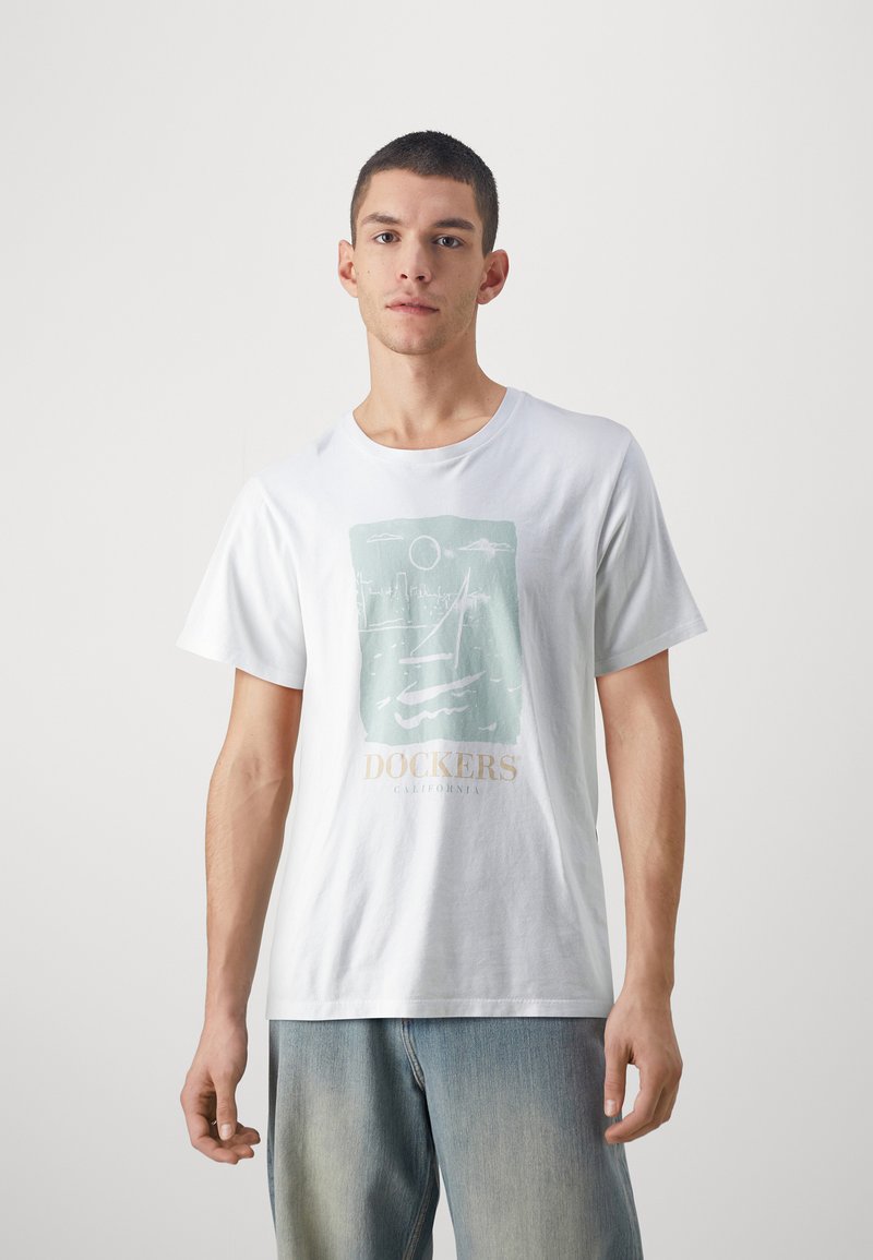DOCKERS GRAPHIC TEE - Triko s potiskem - lucent white