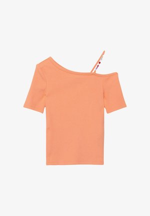 Brzoskwiniowy prążkowany top z krótkim rękawem, z odkrytym jednym ramieniem i cienkim ozdobnym paskiem z małymi koralikami po prawej stronie.