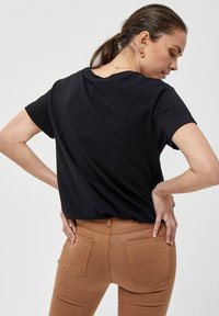 Desires DEDANNON TEE - Základné tričko - black