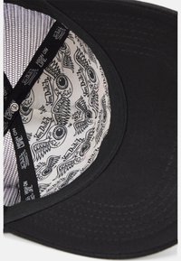 Von Dutch TRUCKER UNISEX - Naģene - black