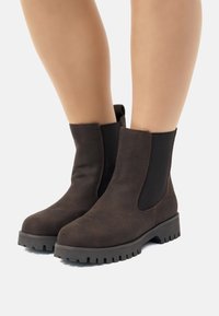 mtng Botines bajos - marron