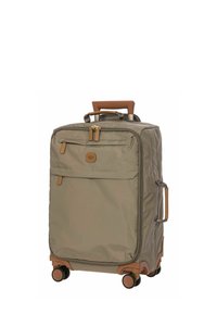 Valigia da cabina morbida in nylon verde oliva, con tasca frontale con zip, dettagli marroni, manico estraibile e quattro ruote per la mobilità.