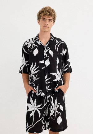INSIDE, CAMISA FLORES MANGA CORTA - Camisa - black