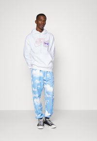 Nike Sportswear HOODIE - Camisola - white