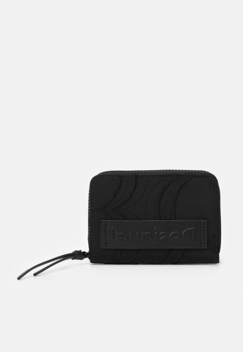 Portefeuille zippé noir avec surface texturée, featuring des motifs brodés et une étiquette logo rectangulaire à l'avant. Fini lisse.