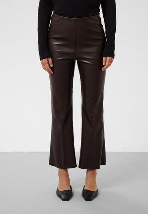 Soaked in Luxury, SLKAYLEE PU KICKFLARE PANTS - Pantalon classique - chocolate torte