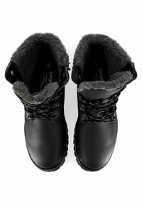 Svarta ankelstövlar med en slät läderytan, fuskpälsfoder och runda snören med metalöglor. Innersula i minnesskum för komfort.
