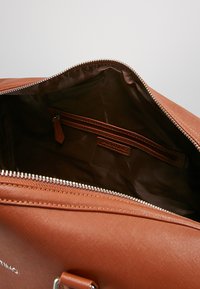 Valentino Bags FILIPPO - Taška na víkend - dark cognac