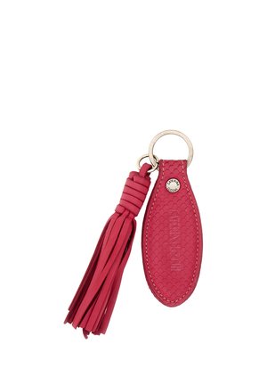 Portachiavi in pelle rossa con targhetta ovale testurizzata con il marchio "Caterina Lucchi" e nappina attaccata, collegato da un anello metallico.