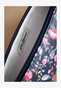 Nem kiválasztott, navy feather ditsy