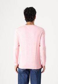 Tommy Hilfiger ESSENTIAL CREW NECK - Jumper - pink shade