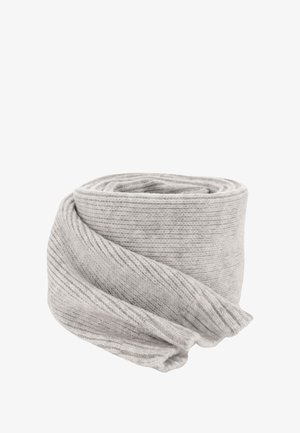 Sciarpa grigia lavorata a maglia, arrotolata. Testura a costine, materiale morbido in misto lana, colore uniforme, con lievi variazioni di tonalità.