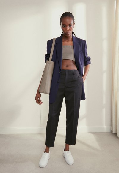 Filippa K KARLIE TROUSERS - Pantalones - anthracite