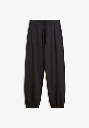 Černé tepláky s elastickým pasem a šňůrkou; zúžené u kotníků; vyrobené z měkké, texturované látky; obsahují boční kapsy.