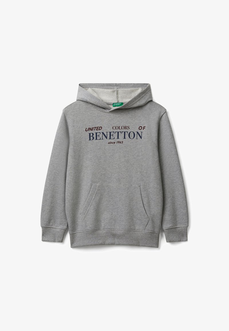 Felpa grigia con tasca frontale e testo "United Colors of Benetton since 1965" stampato sul petto, mostrata su sfondo bianco.