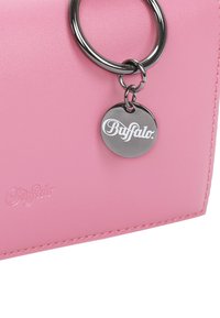 Buffalo ON STRING - Schoudertas - kiss