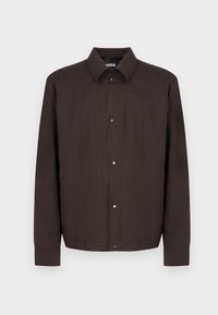 Επιλέχθηκε, dark brown