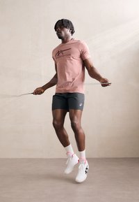 ASICS MATFLEX 7 UNISEX - Tenisice za trening - white/diva pink