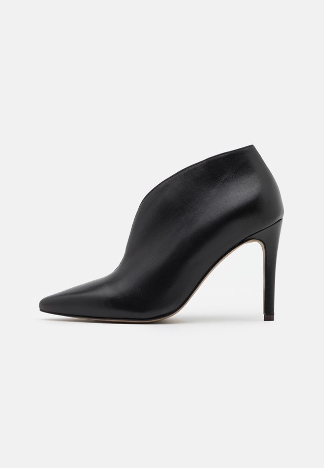 Bottines à talons hauts - noir