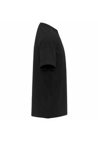 Maglietta nera in cotone con maniche corte, scollo rotondo e taglio dritto. Tessuto liscio senza motivi o decorazioni visibili.