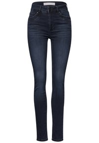 Jeans ajustados de denim azul oscuro, con una cintura alta, cierre de botón y dos bolsillos frontales con sutiles detalles de costura.
